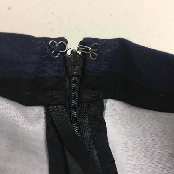 ๐ฟ GAP black and navy pleated a line skirt - Picture 5 of 10